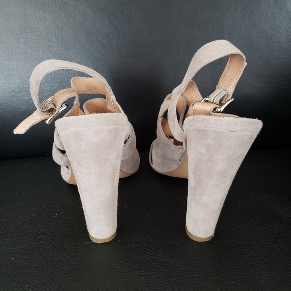 SHOES - Picture 4 of 6